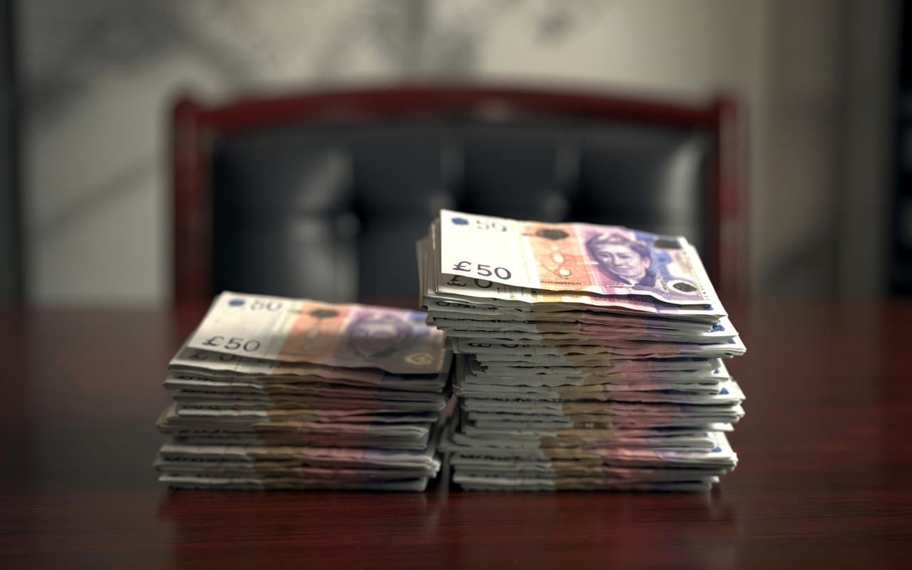 Auctions vs. private sales: which is better for UK property investors?