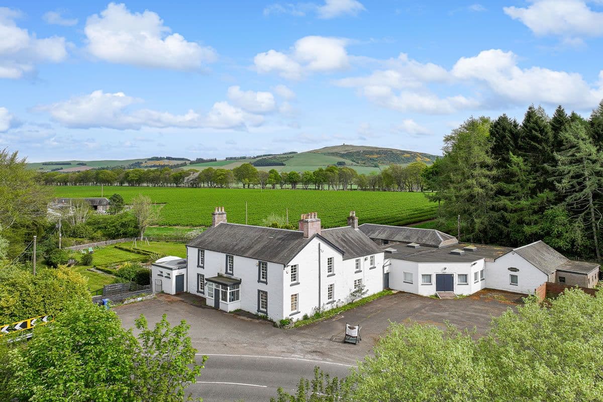 6 Bedroom House