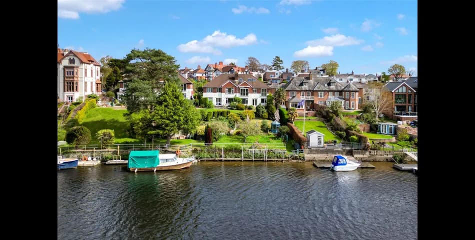 A riverside apartment enjoying panoramic views directly across the river Dee, with parking, garaging and mooring.