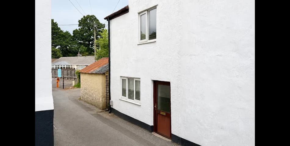Two Bedroom Cottage Close to Town Centre