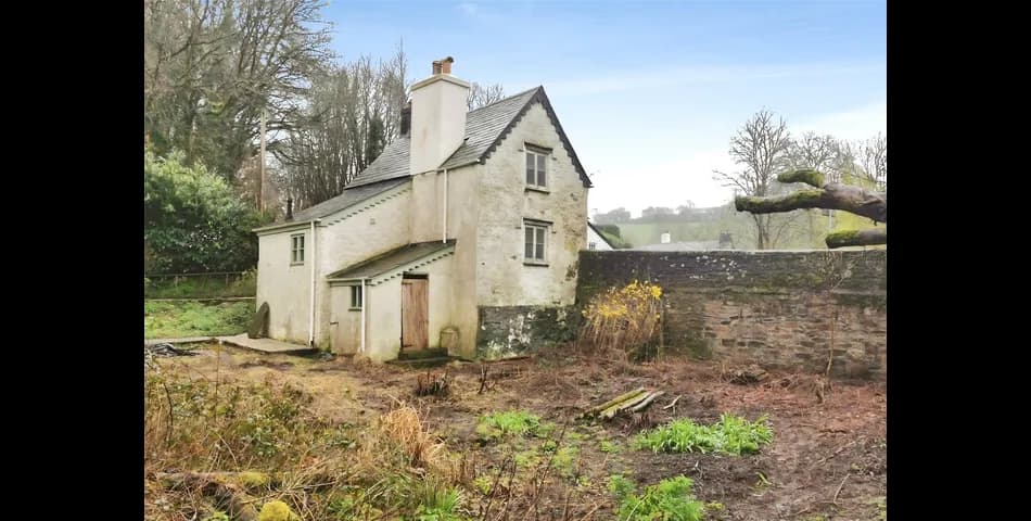 Grade II Listed Detached Former Tollhouse