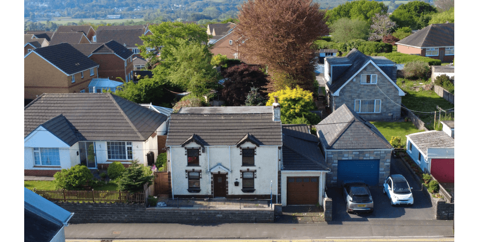 Detached Family Home with Large Plot