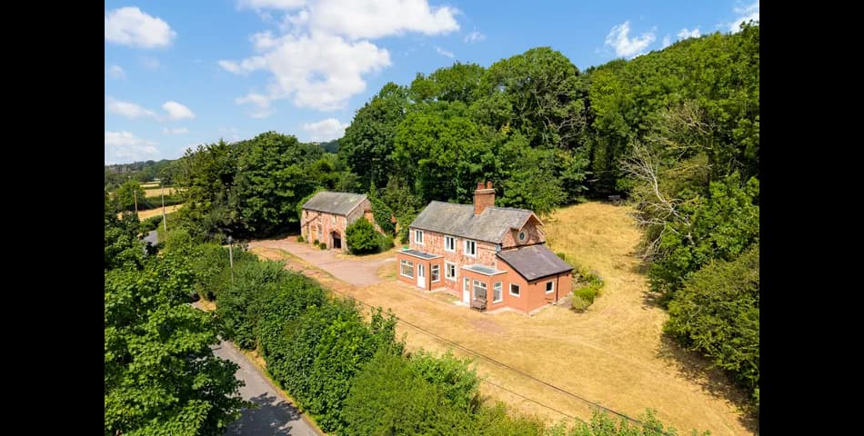 A Charming Semi-Rural Residence