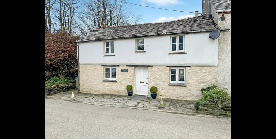 Delightful Half-Cob Cornish Cottage
