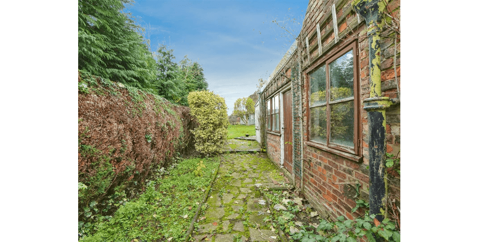 Three Bedroom Double Fronted End Terraced Property