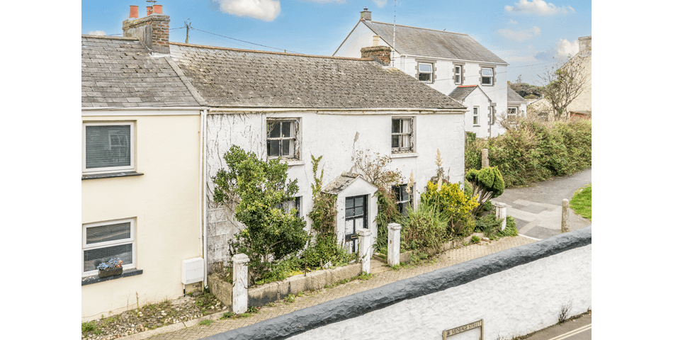 Three Bedroom End Terrace House