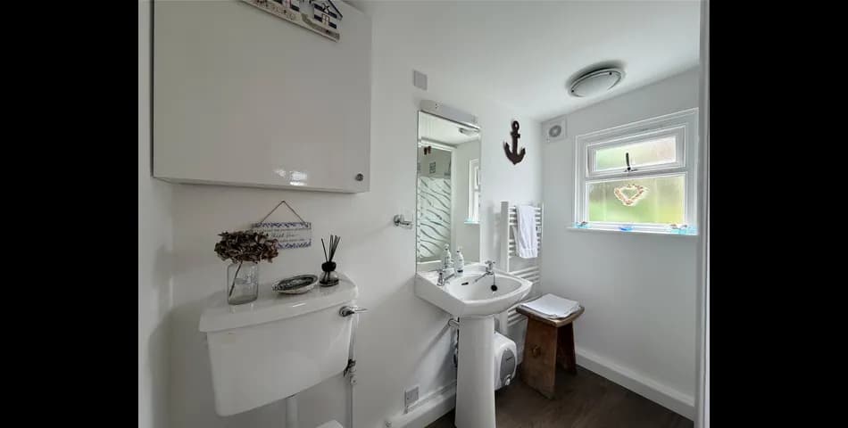 Charming Two Bedroom Detached Beach Chalet