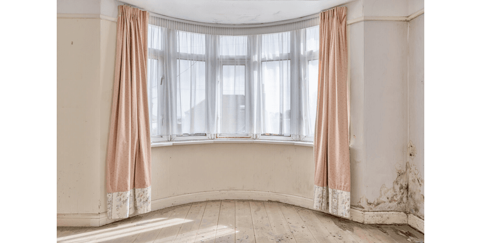 2 Bedroom Detached Bungalow Needing Modernisation