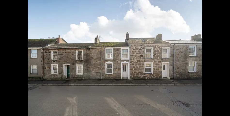 3 Bedroom Terraced Cottage Near Camborne Town Centre