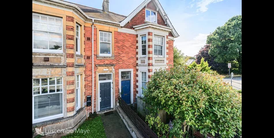 Spacious Two-Bedroom Maisonette