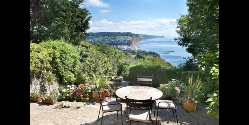 The Gazebo, a Unique Clifftop Residence