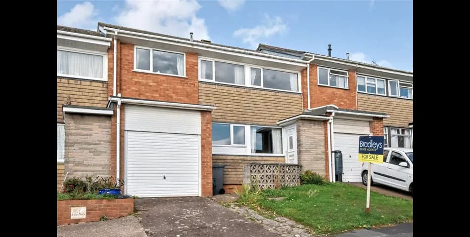 Three-bedroom Mid-Terraced Home in Devon