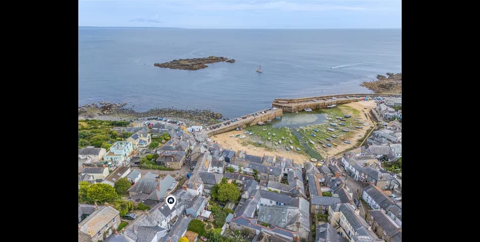 Character Cottage in the heart of Mousehole