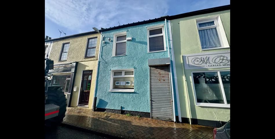 Freehold Property In Need Of Refurbishment