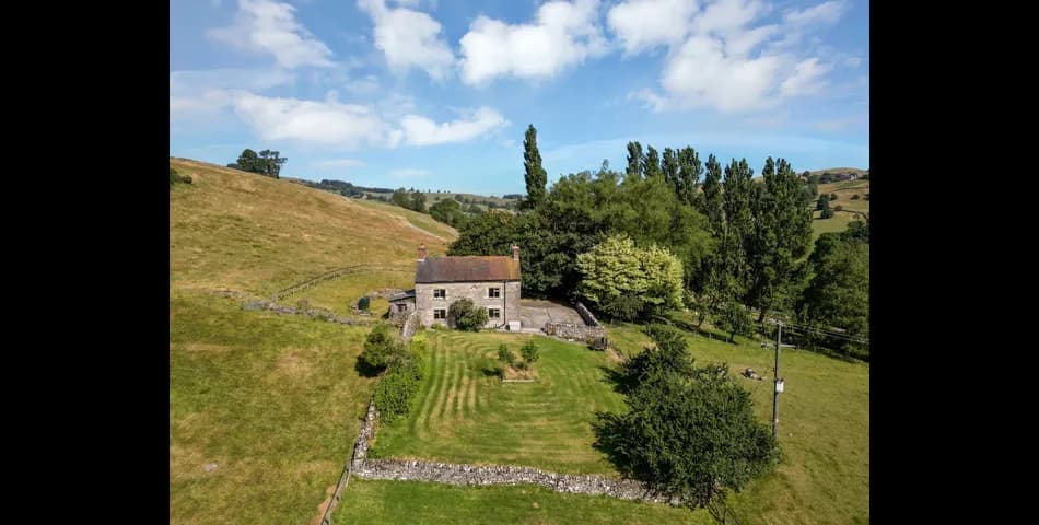 Detached Former Farmhouse with Stunning Peak District Views