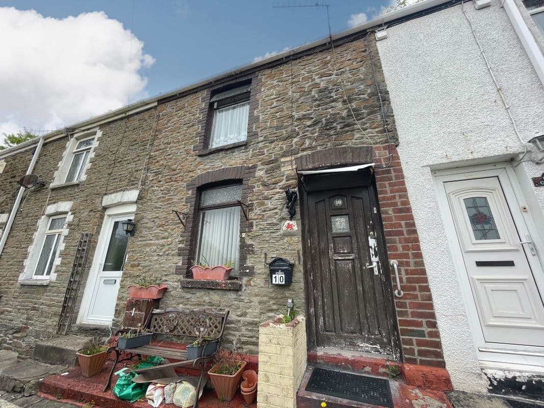 ***IDEAL INVESTMENT*** Located in a Popular Village