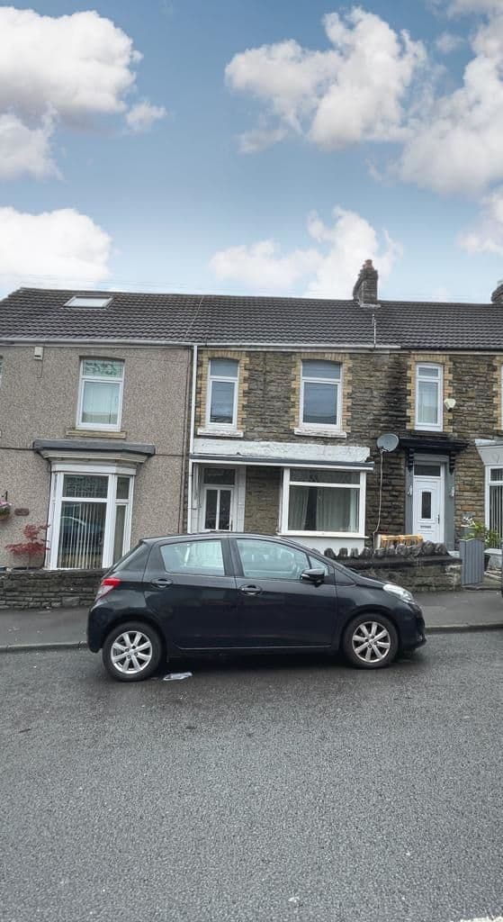 Three Bedroom Middle Terrace Property