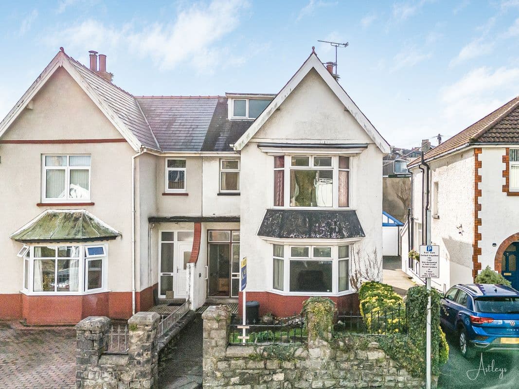 Three-Bedroom Semi-Detached Property in Mumbles