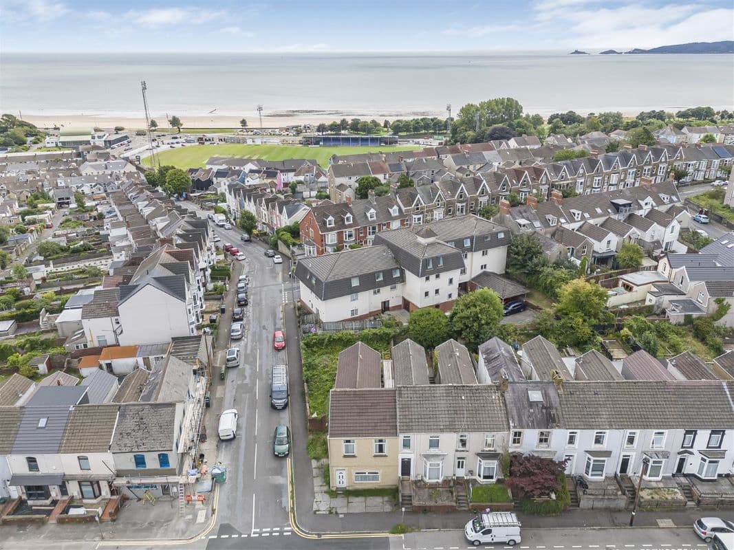 End Terrace House in Brynmill