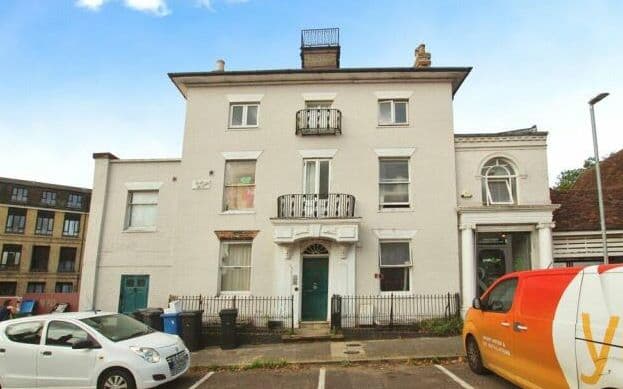 Lot 22 - Flat 3 Clarence House, 21 St. Margarets Green, Ipswich, Suffolk, IP4 2BN