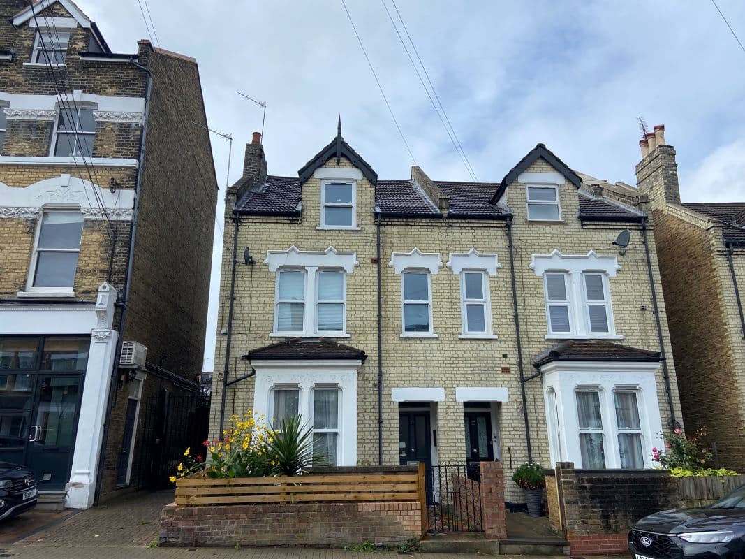 Lot 31 - 27B Alma Road, London, SW18 1AA