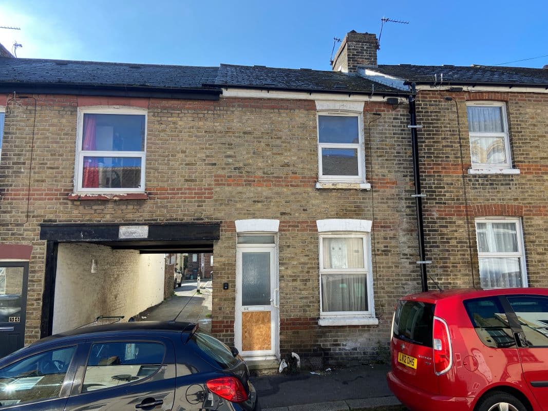 Lot 27 - A two bedroom terraced house