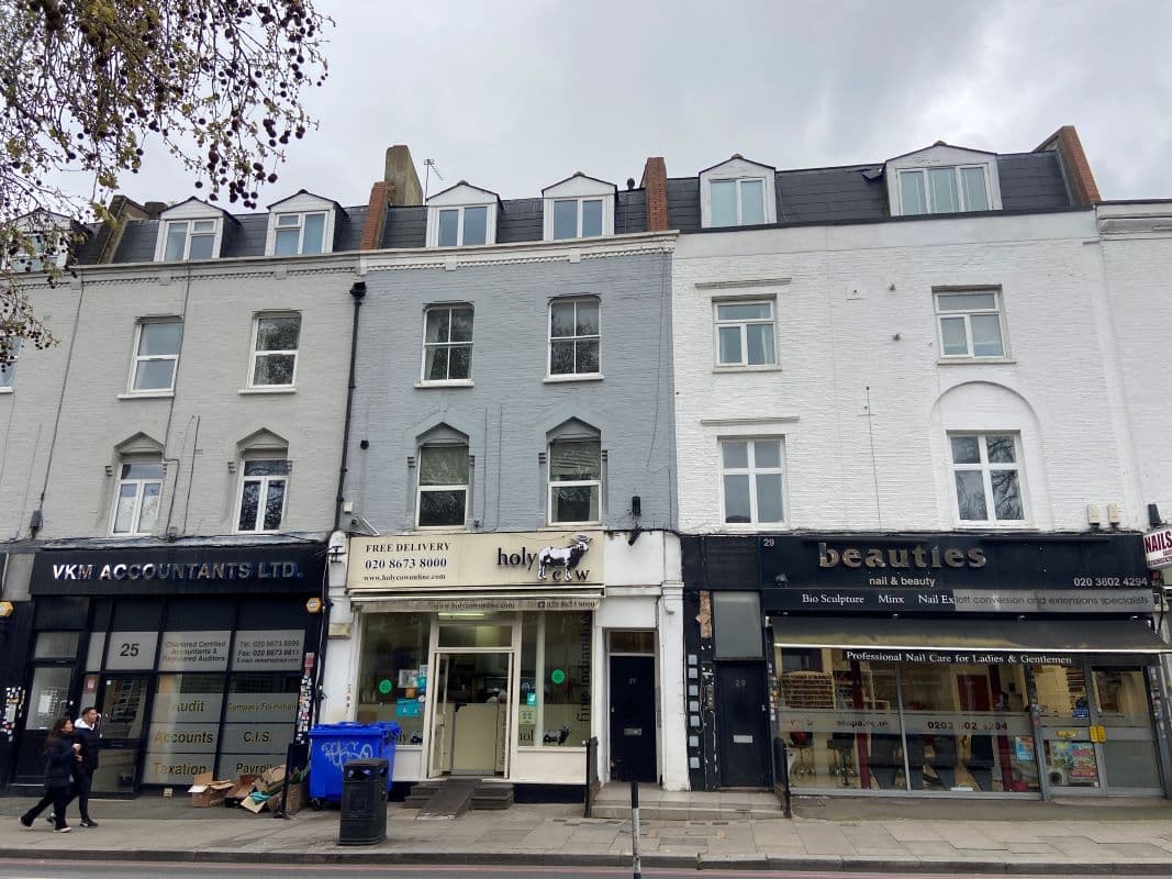 Lot 27 - Flat 5, 27-29 Balham High Road