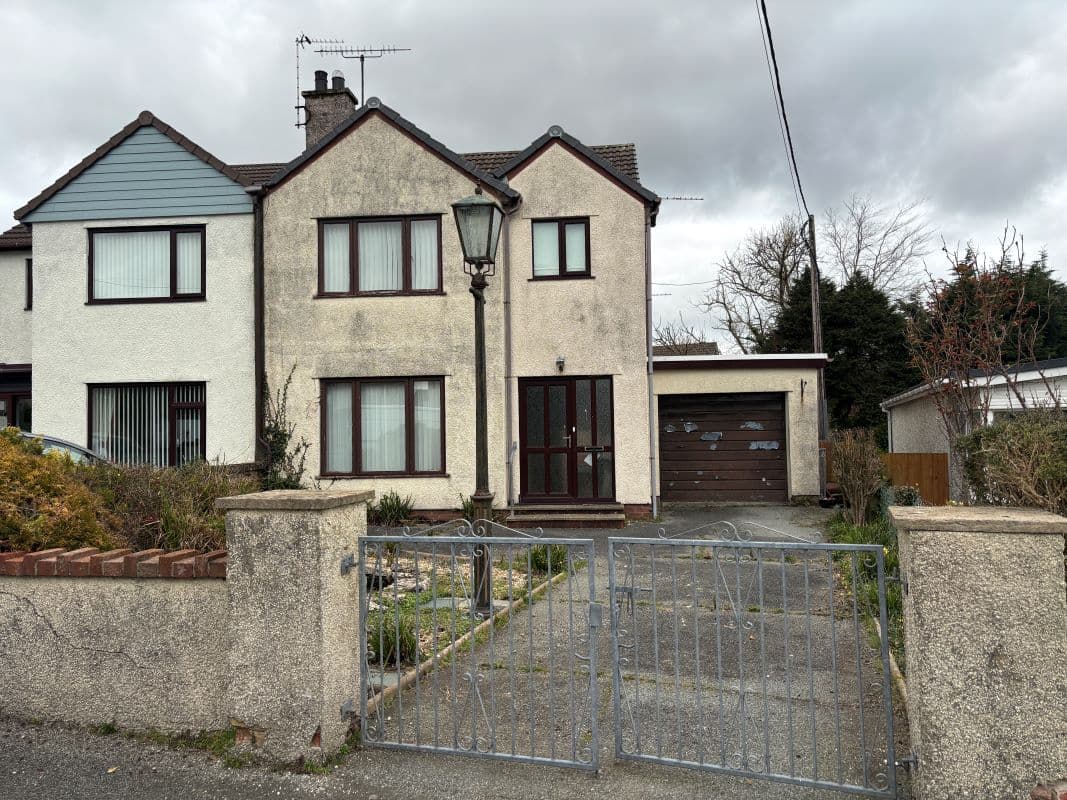 Lot 2 - Tree Tops, Ffordd Cildwrn, Llangefni