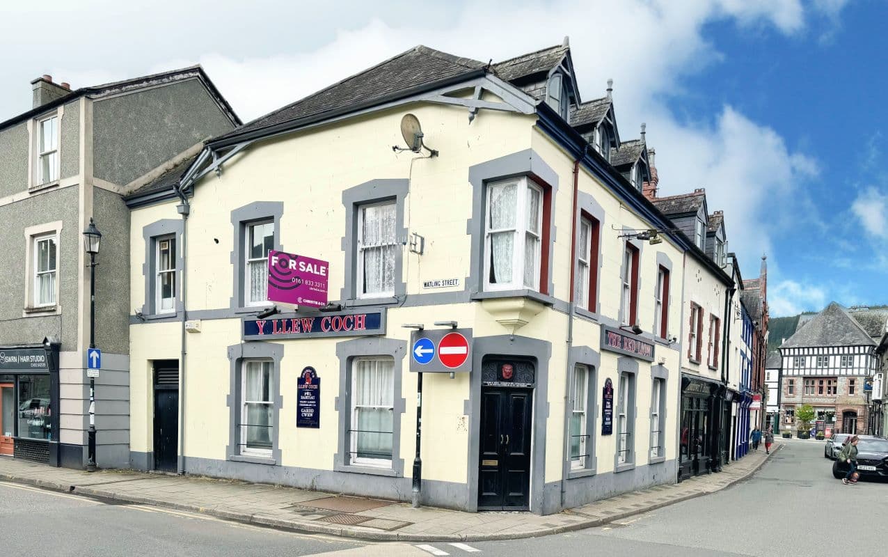 Red Lion Inn, Denbigh Street, Llanrwst