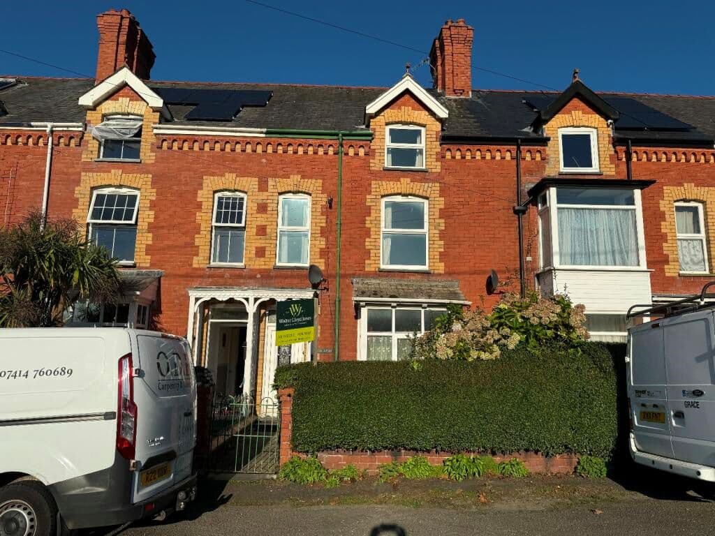 Minafon - Mid Terraced Property in Llwyngwril