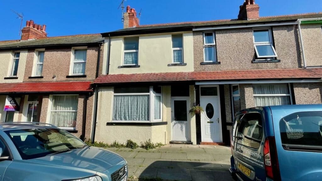 Good Sized Three Bedroomed Terrace in need of updating close to local amenities