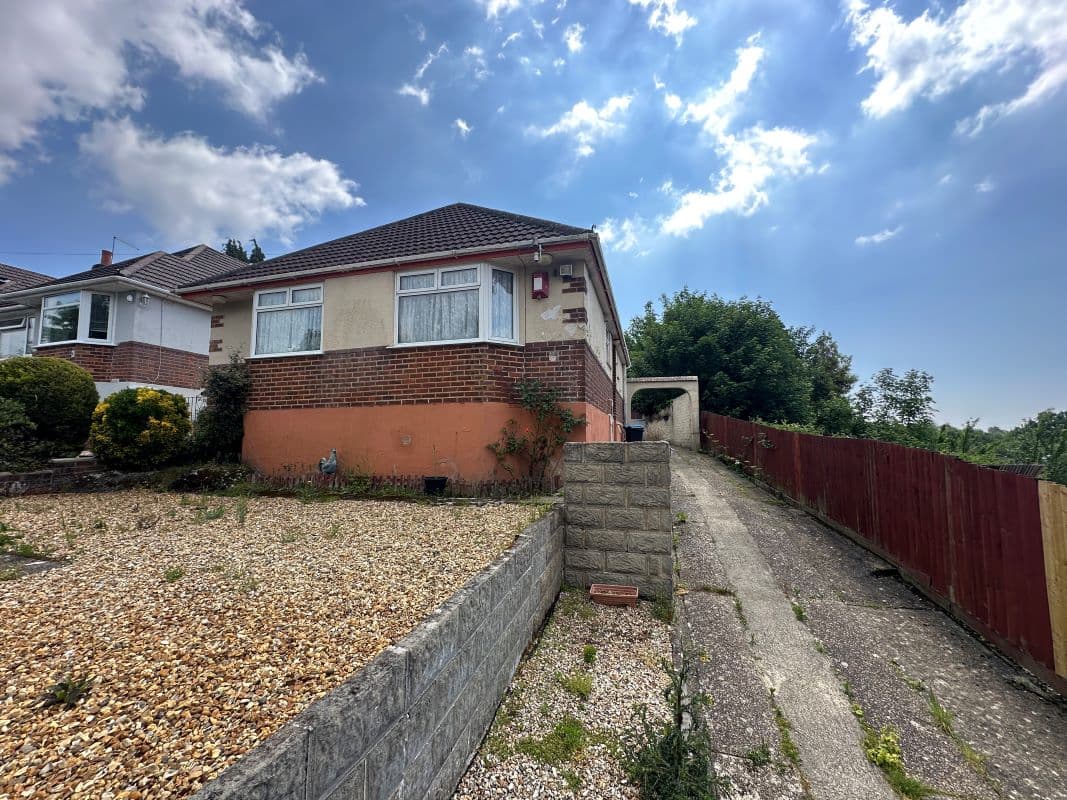 2-Bedroom Bungalow with Garage & Parking