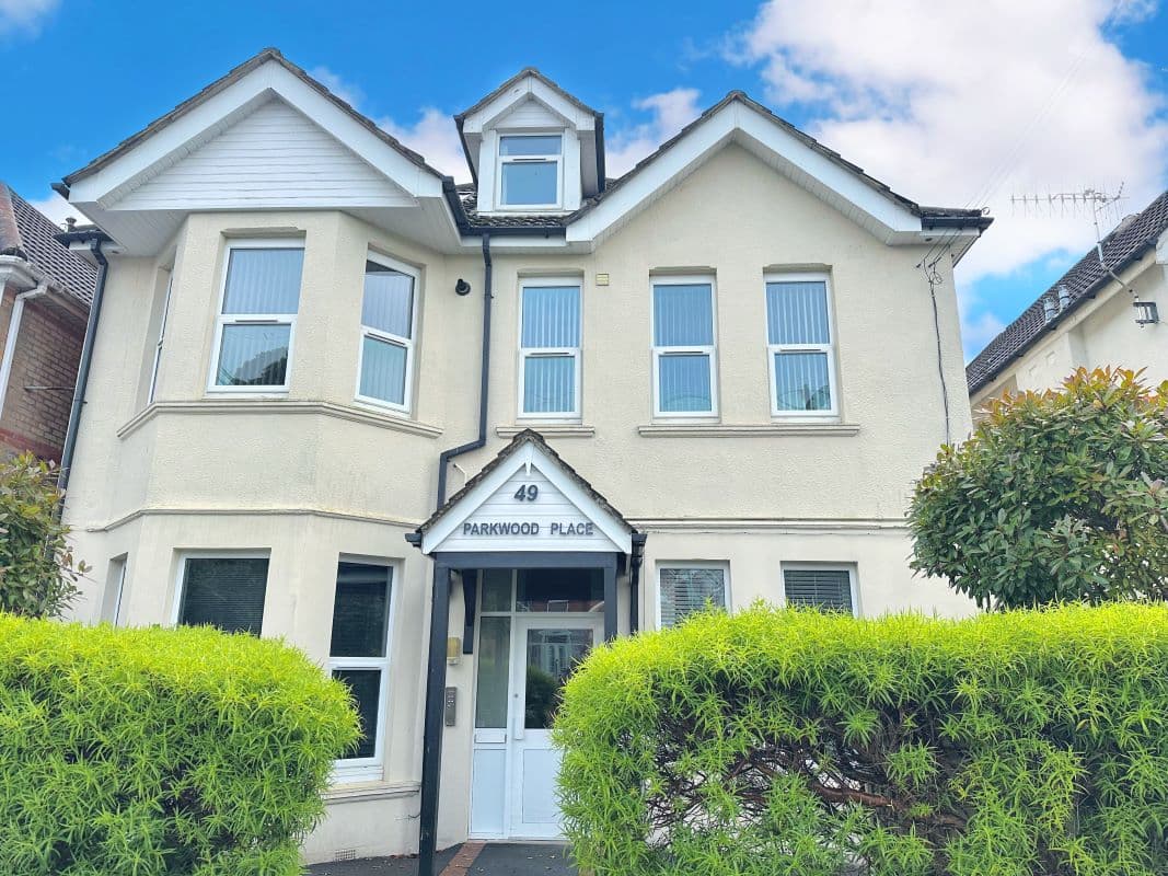 Flat 6 Parkwood Place, 49 Parkwood Road
