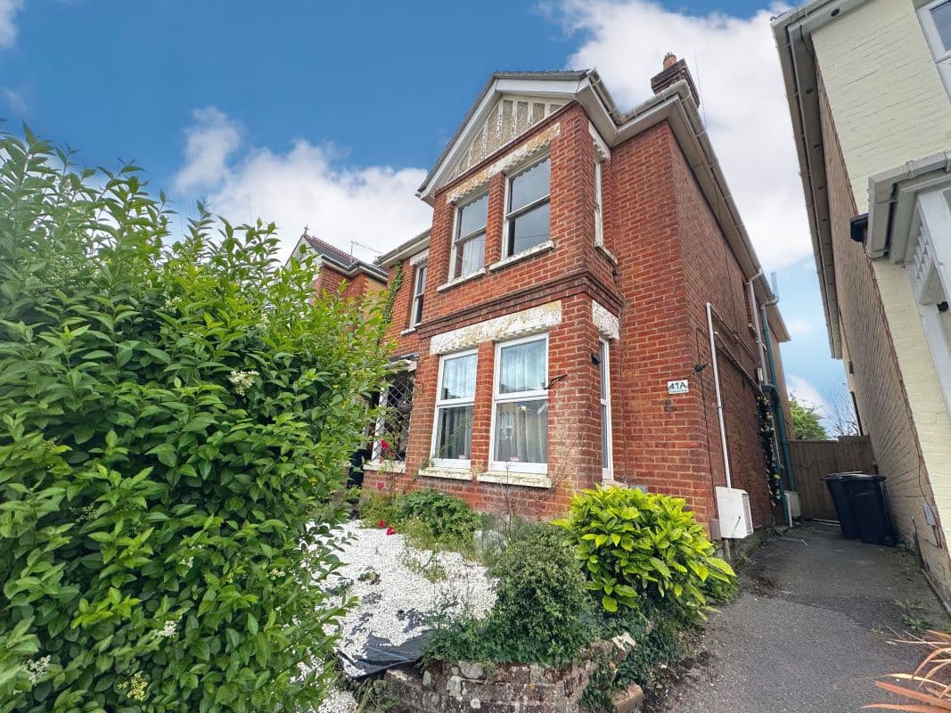 Freehold Building with Investment Potential