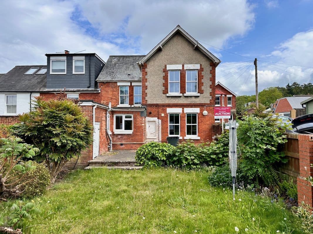 Block of Four Flats with Parking and Large Garage & Garden in a Prime Location - Vacant Possession