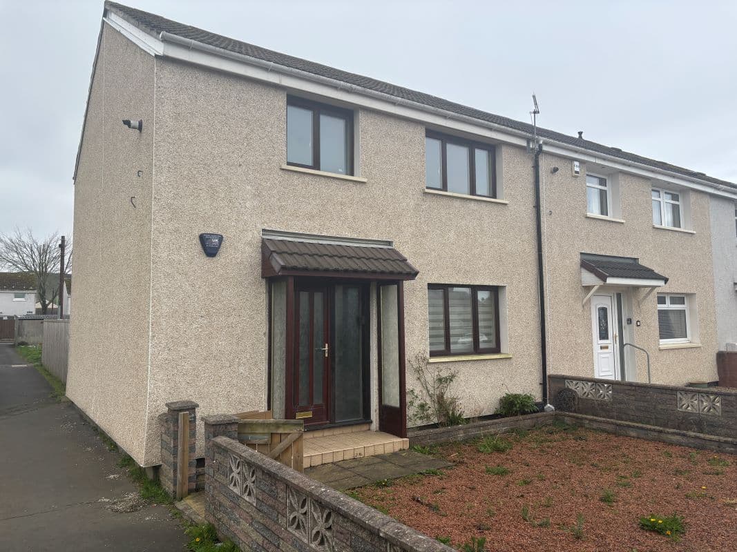 Incredible 3 Bedroom Property in Girvan