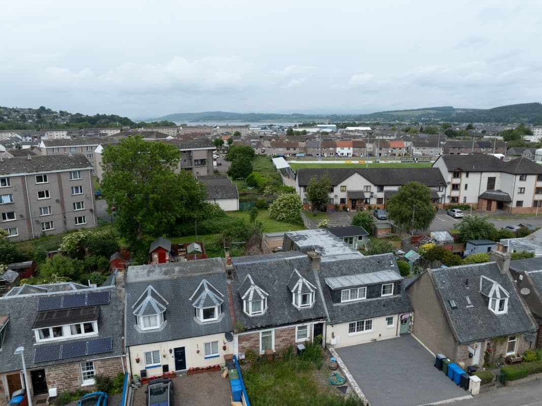 2 Bedroom Mid Terrace House in Inverness