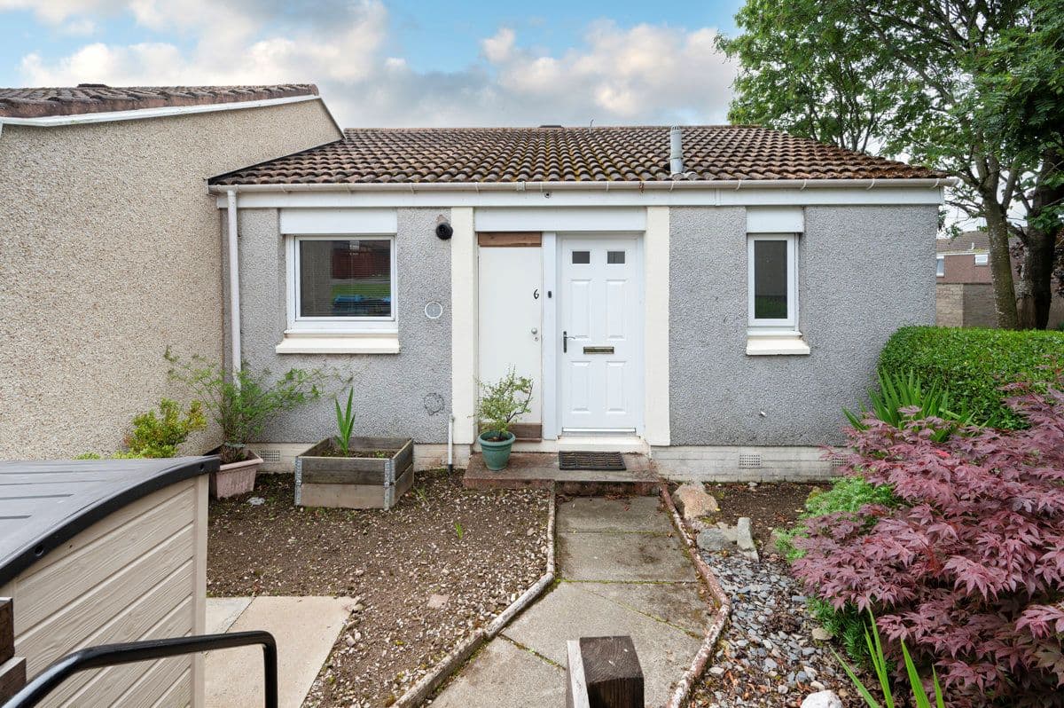 Incredible 1 Bedroom End-Terraced Bungalow in Bridge of Don, Aberdeen