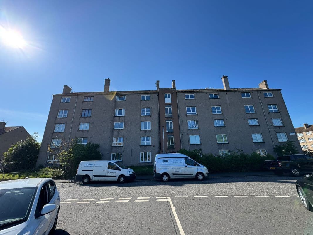 2 Bedroom Maisonette in Edinburgh