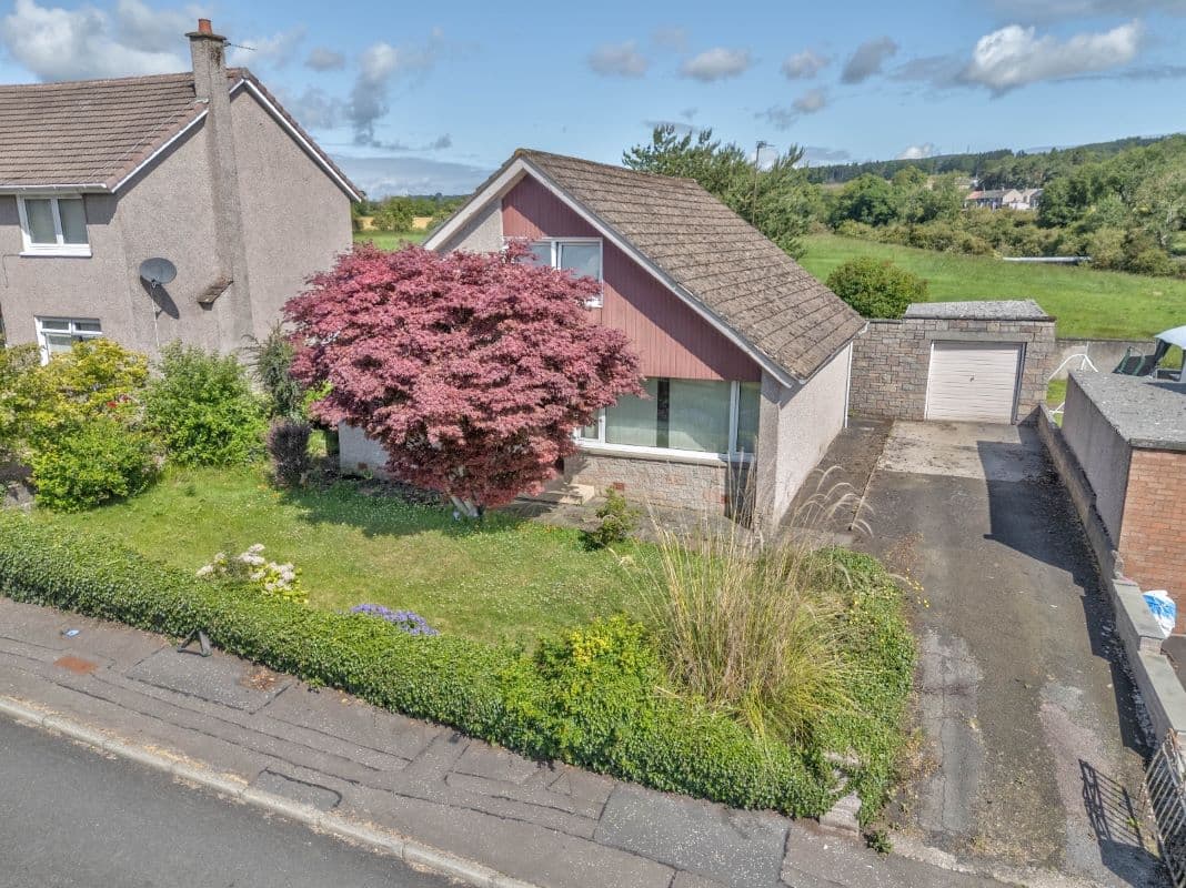 3 Double Bedroom Detached House in Dundee