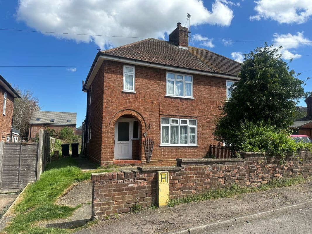 3 bedroom semi detached house in Bedfordshire