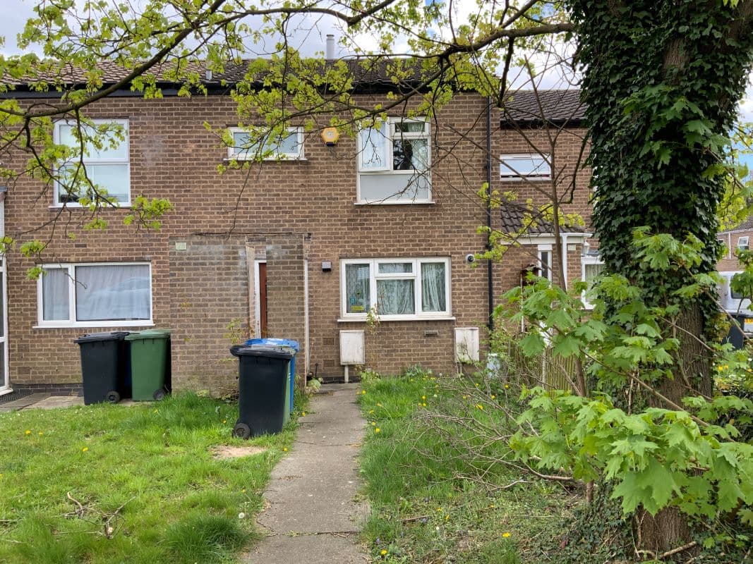 3 bedroom mid terraced house in Tamworth
