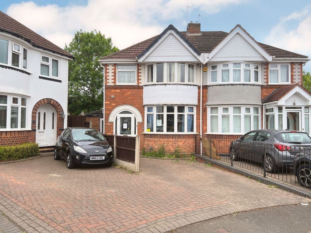 3 bedroom semi detached property in Sheldon