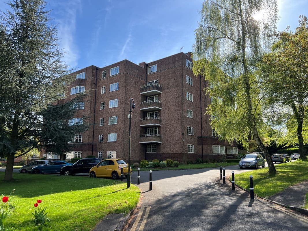 Vacant Long Leasehold Two Bedroom Apartment