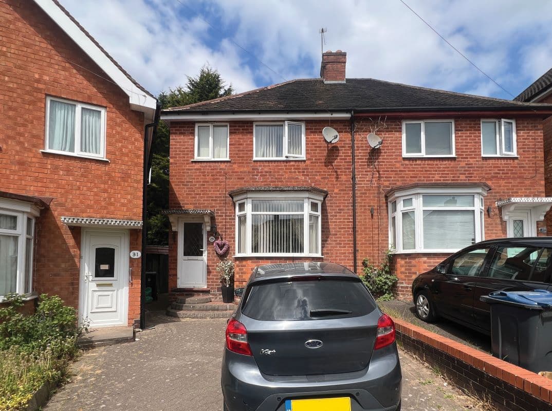 3 bedroom semi detached house in Birmingham