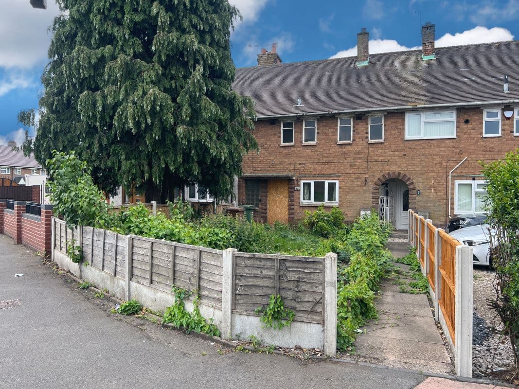 3 bedroom mid terraced house in Walsall