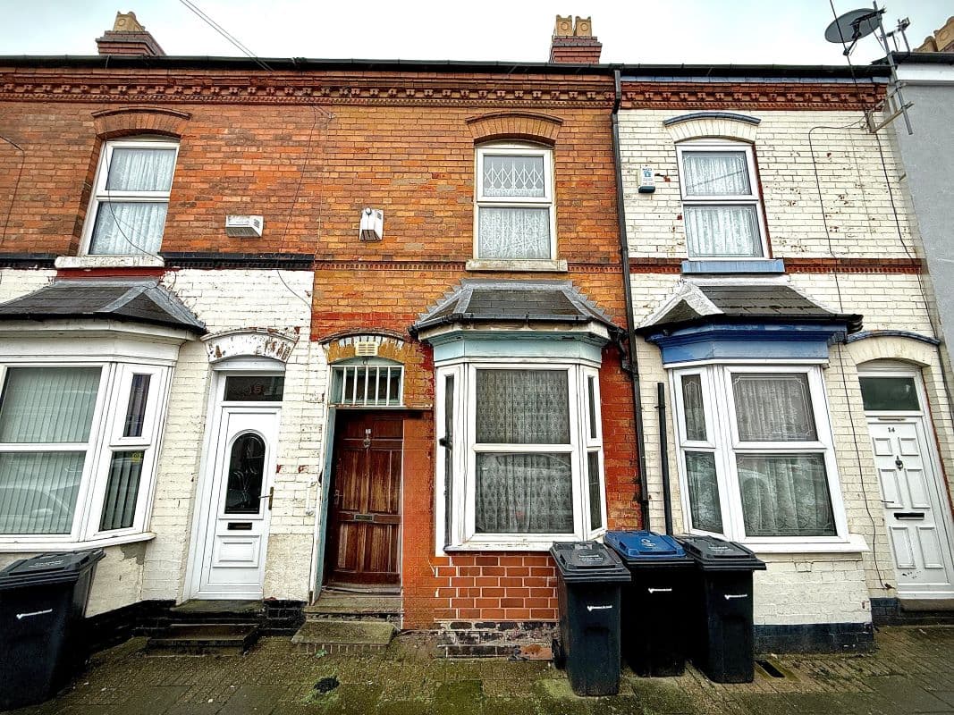 3 Bedroom Mid Terraced Property in Aston
