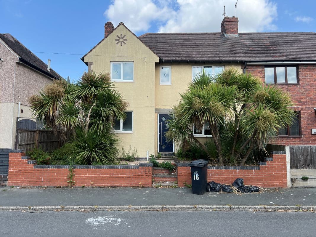 3 bedroom double fronted semi detached house in Brierley Hill