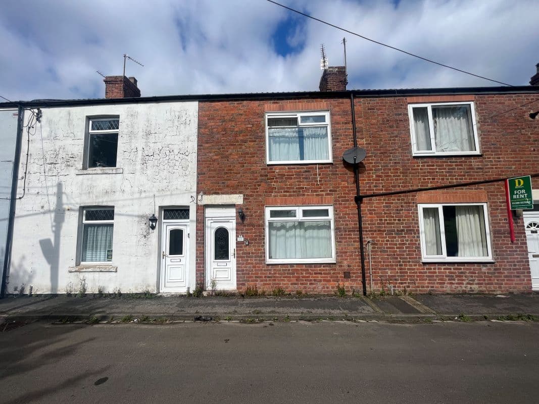 Vacant Freehold Mid Terraced Property