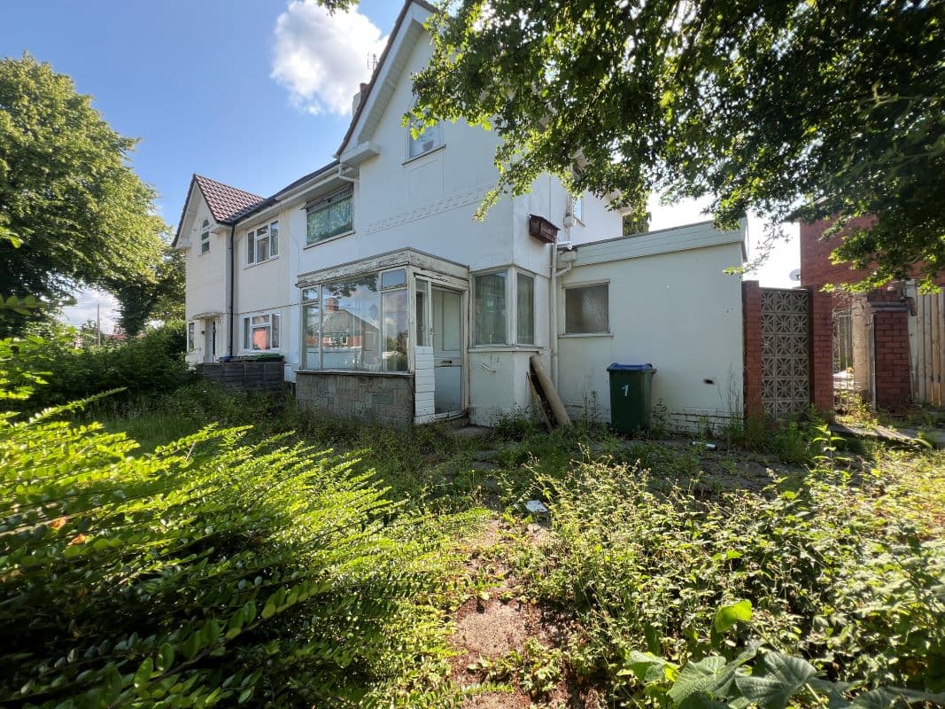 3 bedroom semi detached house in Wednesbury